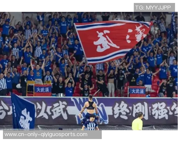 中超联赛精彩对决回顾重庆队主场迎战劲敌的激烈战况分析